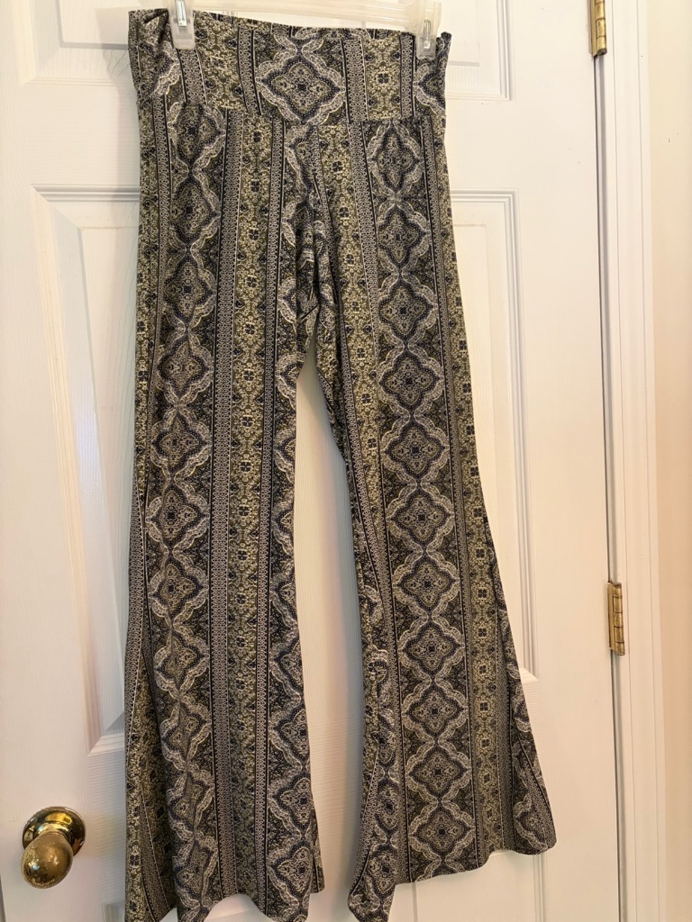 EARTHBOUND Black & Cream Patterned Wide-Leg Pants